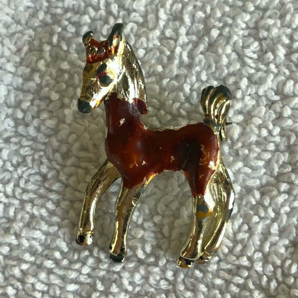 Mini horse brooch